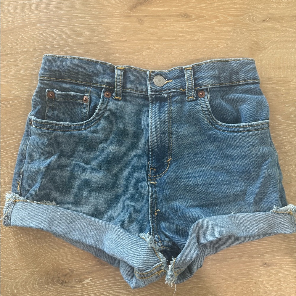 Girls Levi’s denim shorts
